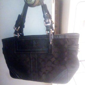 Super cute Coach shoulder bag